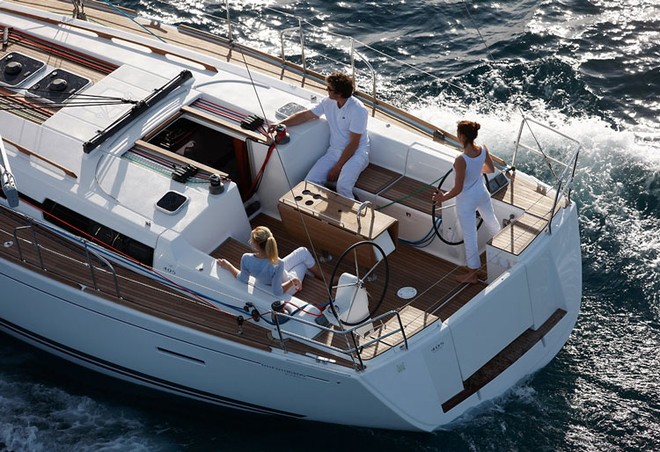 Dufour 405 cockpit © SW
